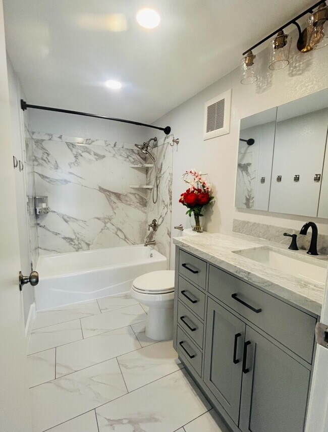 Foto del edificio - 1631 E Cypress St