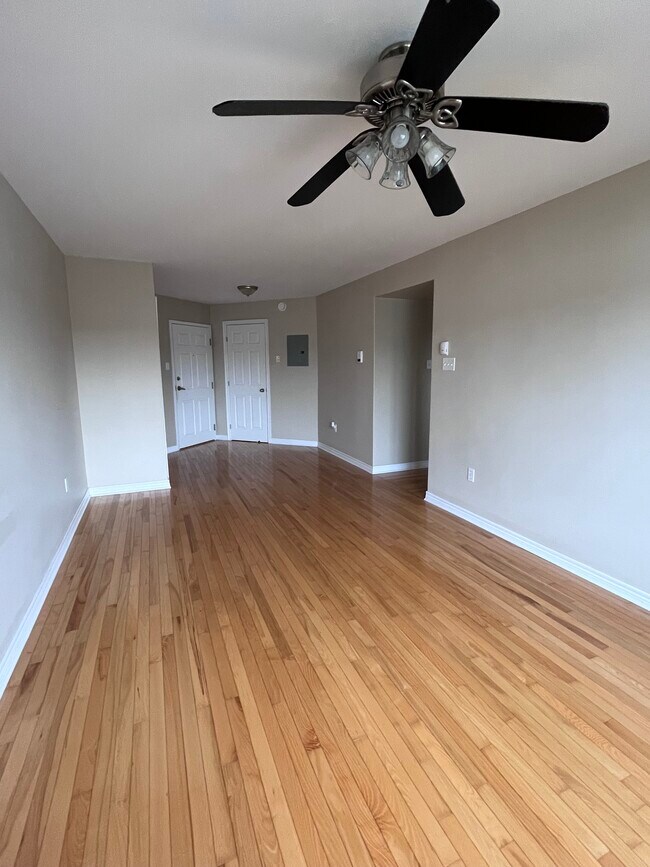 Photo du bâtiment - TWO BEDROOM APARTMENT AVAILABLE IN COLE HARBOUR