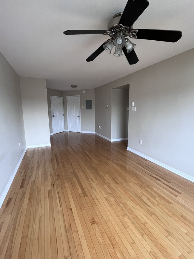 Building Photo - Welcome to Ashwood Apartments –  Two-Bedro...