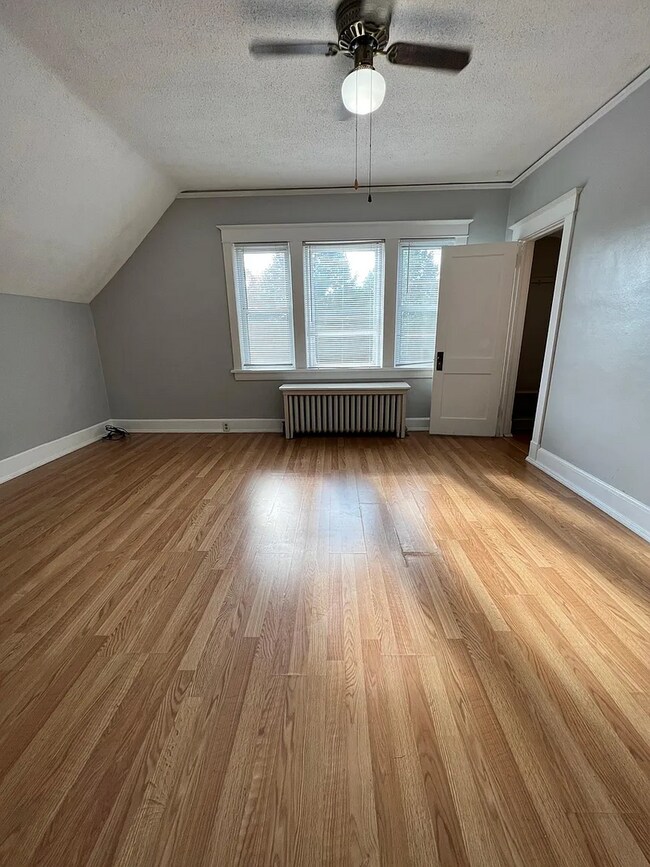 Foto del edificio - 4813 W 5th St