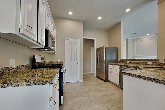 Building Photo - 3607 Kennedy Dr