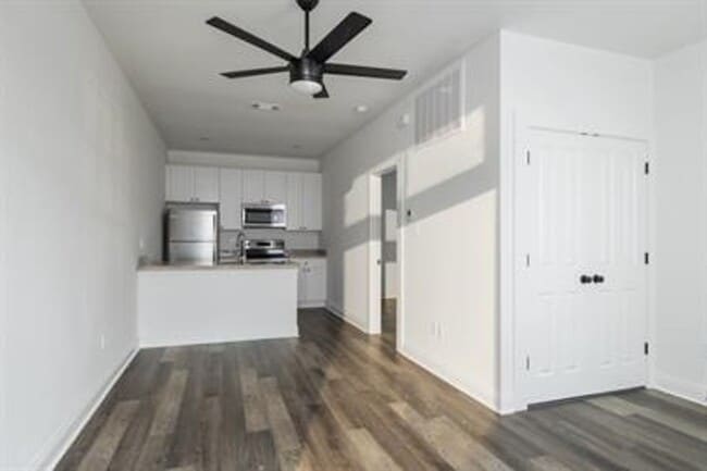 Building Photo - Newly Renovated 1 Bedroom Jewel in Central City!