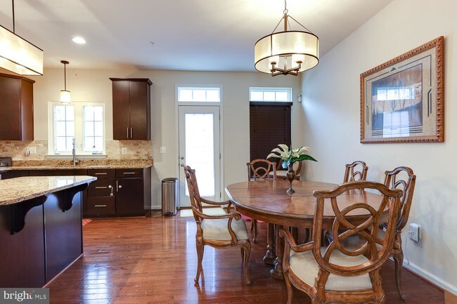 Foto del edificio - 3707 Hansberry Ct NE