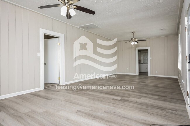 Building Photo - 1703 Pine St