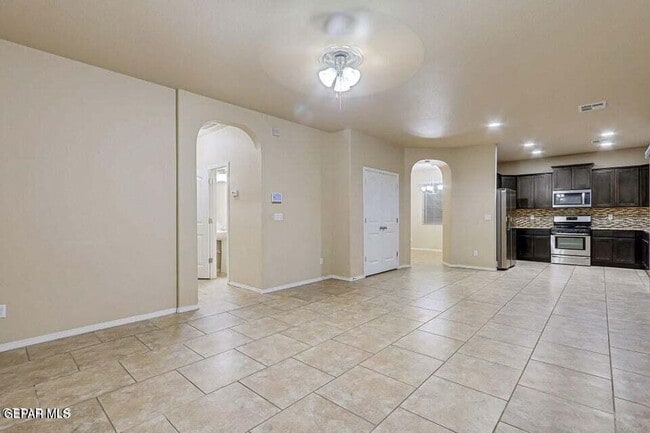 Foto del edificio - 12445 Chamberlain Dr