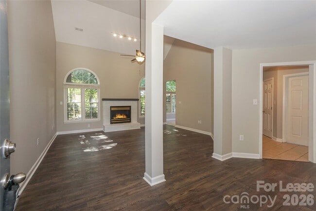 Building Photo - 840 Emerson Dr