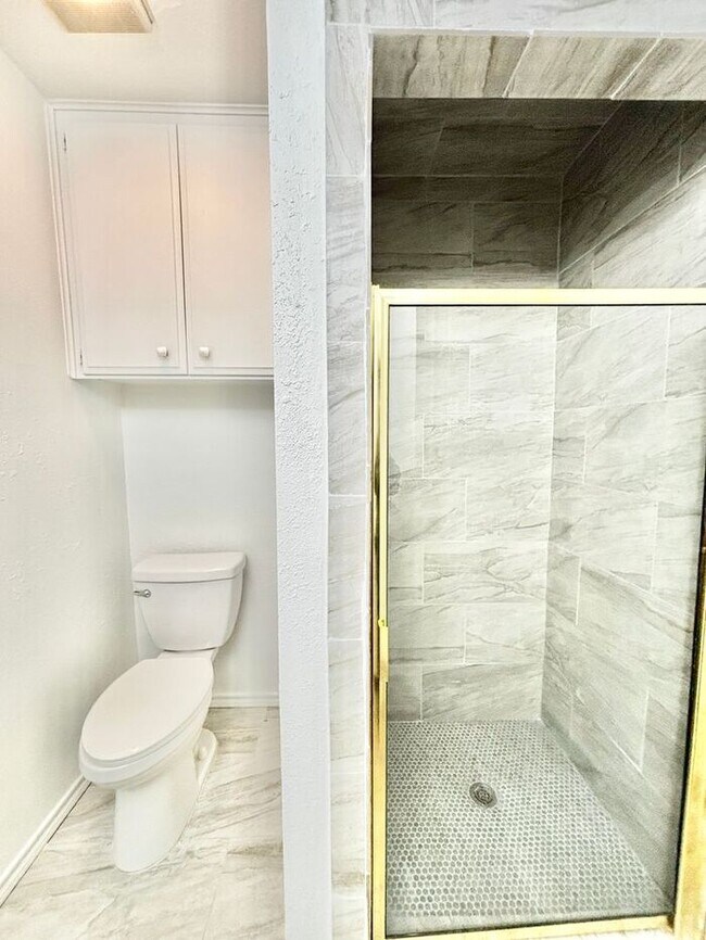 Foto del edificio - 2-Bedroom, 2-Bathroom Home with Fireplace ...