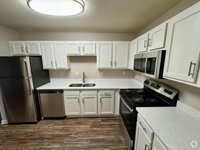 Remodeled kitchen - Hurstbourne Crossings Apartments