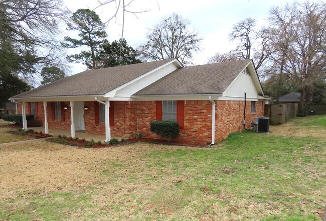 Building Photo - South Tyler! Beautiful 4 Bedroom, 3 Bath H...