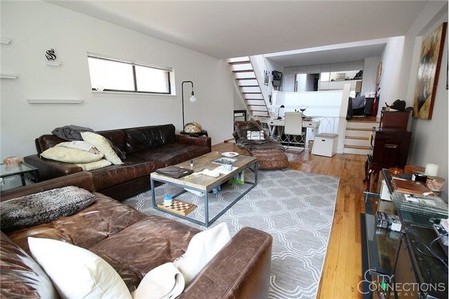Foto del edificio - 325 E 64th St