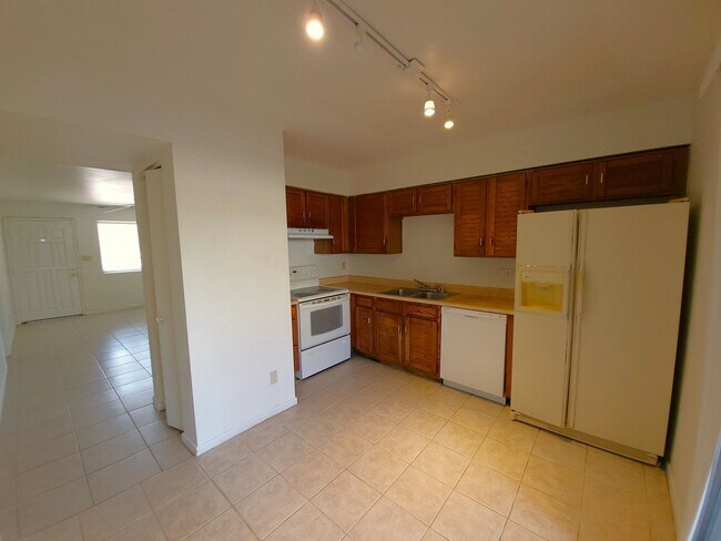 Building Photo - AVAILABLE NEAR DOWNTOWN TEMPE!