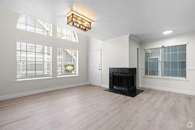 2 habitaciones, 1 baño - 777 pies cuadrados - Sala de estar - Pine Lake Village