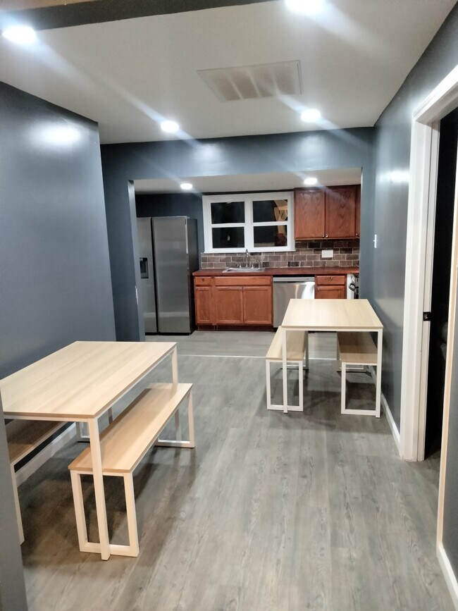 Foto del edificio - Room in House on Douglas St