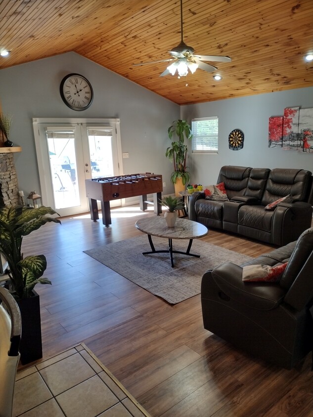 Living room - 2802 Seth Rd