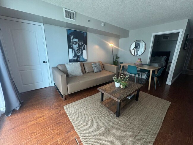 Foto del edificio - 1 SE 12th St