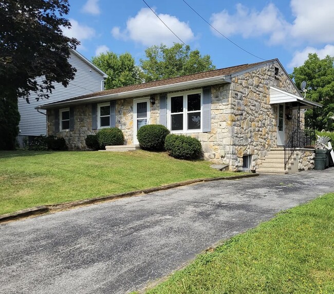 Building Photo - 340 Ridge Ave