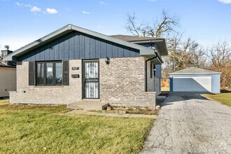 Building Photo - 922 E 155th St