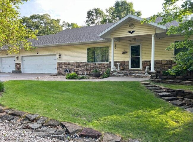 Building Photo - 7 Ulverston Dr