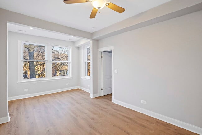 Building Photo - 2626 N Ridgeway Ave