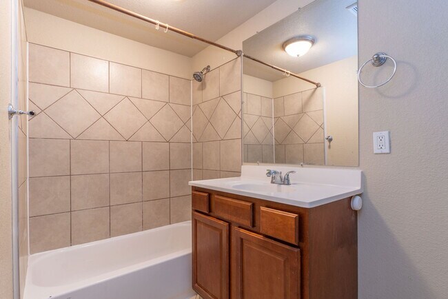 Building Photo - 9864 Pennsylvania Dr