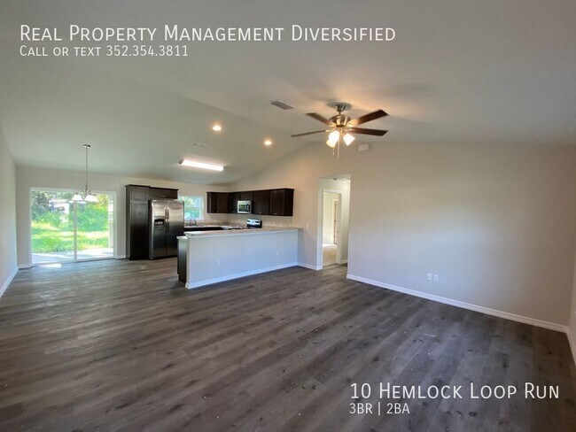 Building Photo - 10 Hemlock Loop Run