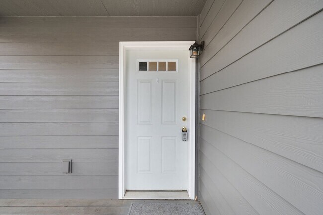 Building Photo - 4 Bedroom Home in Fabulous Poulsbo Location