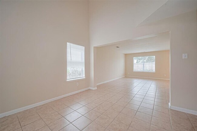 Foto del edificio - 7203 River Pines Dr
