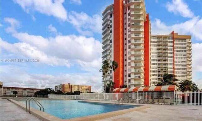 Foto del edificio - 1301 NE Miami Gardens Dr