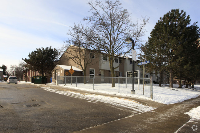 Photo du bâtiment - Brenyon Way Townhouses