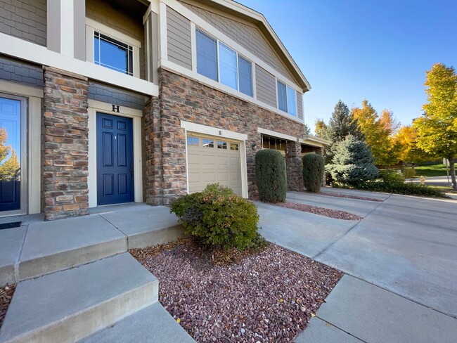Building Photo - Broomfield! 3 bedroom Townhome! Golf Cours...
