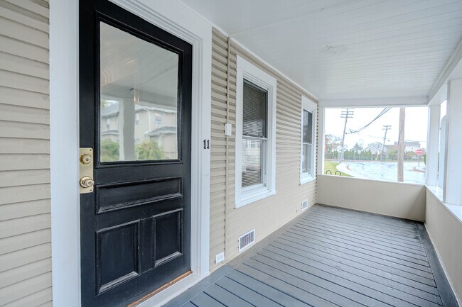 Foto del edificio - 11 Burritt Ave