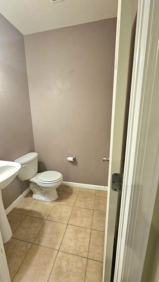 Building Photo - 6582 Baytree Grove