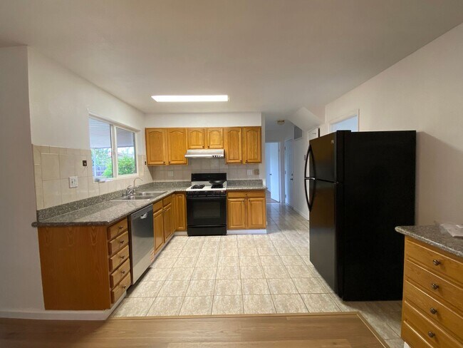 Foto del edificio - Charming 5 bed, 2.5 bath home in San Jose