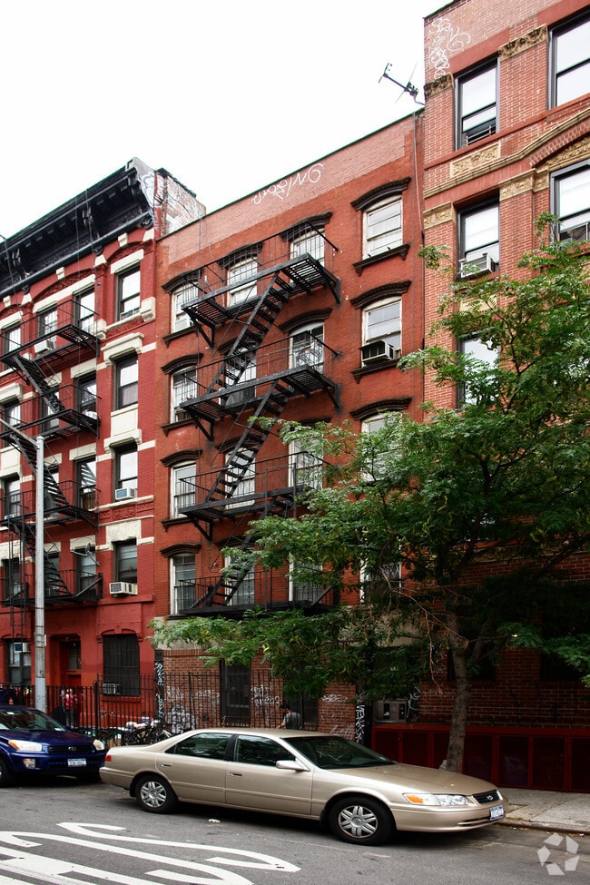 Building Photo - 239 Henry St
