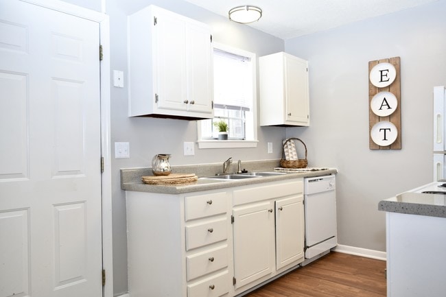 Building Photo - Patriots Place Townhomes