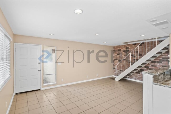 Building Photo - Unit 3