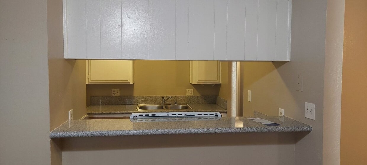 Primary Photo - 2 Bed 1.5 Bathroom Condo for Rent