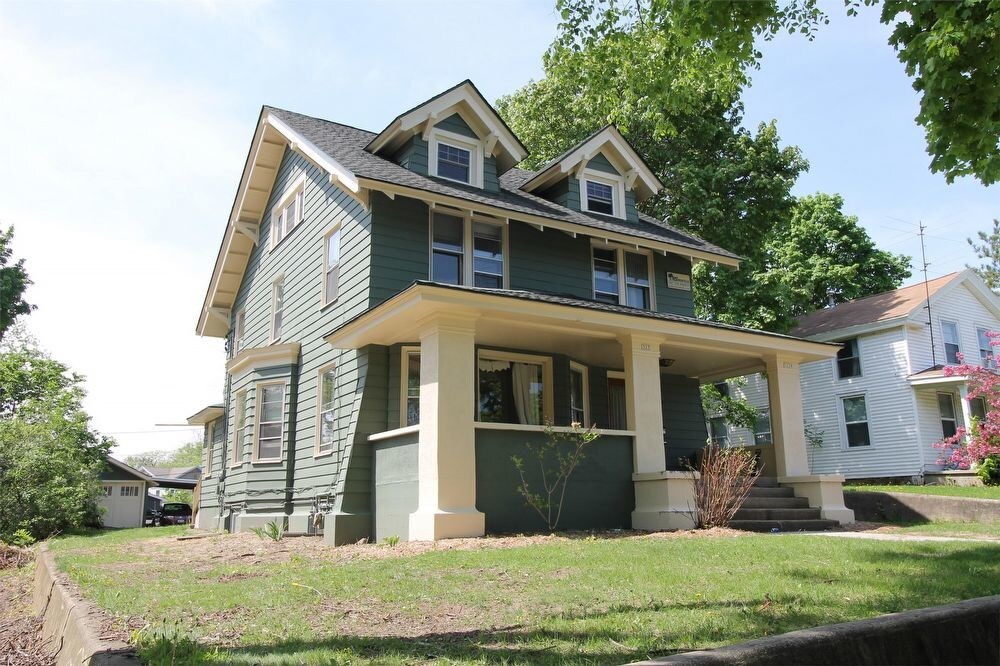Primary Photo - 323 W Main St