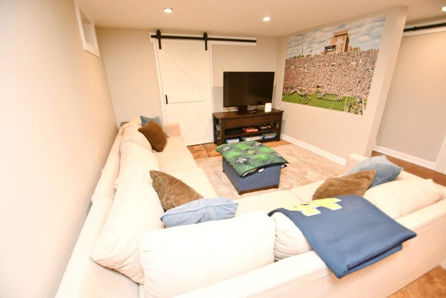 Building Photo - 1012 N Lawrence St