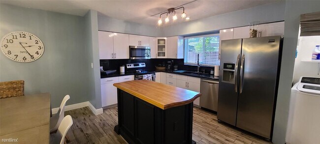 Foto del edificio - 2 br, 2 bath House - 2150 NE 52nd St