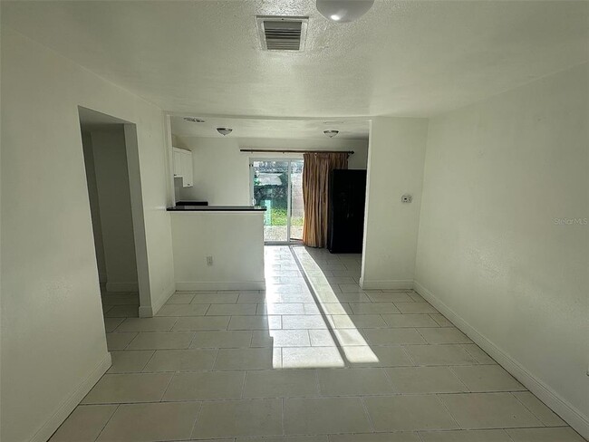Foto del edificio - 10510 N Otis Ave