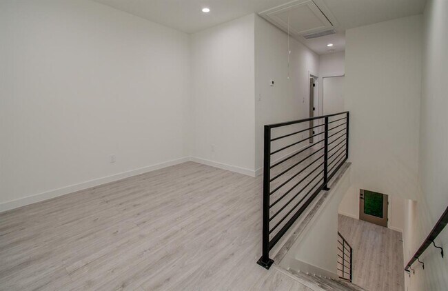 Foto del edificio - 6823 Cadillac St