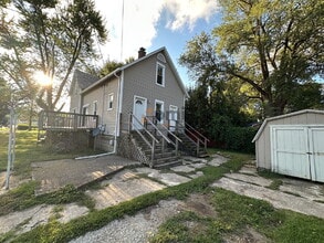 Building Photo - 2122 Elston St