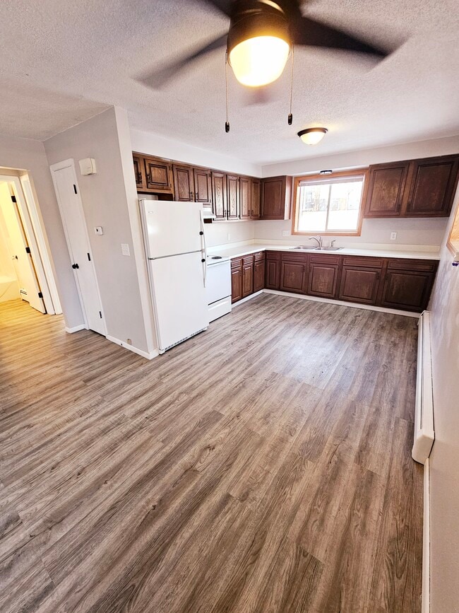 Building Photo - 304 S Dayton Ave