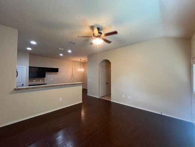 Foto del edificio - 673 Creekside Cir