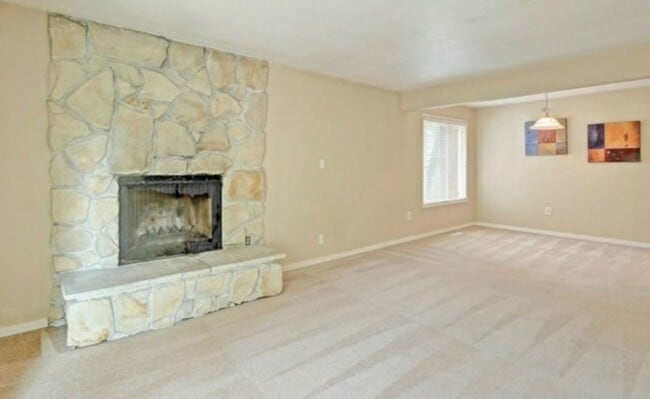 Building Photo - 2Bd/1.75Ba Kirkland Condo