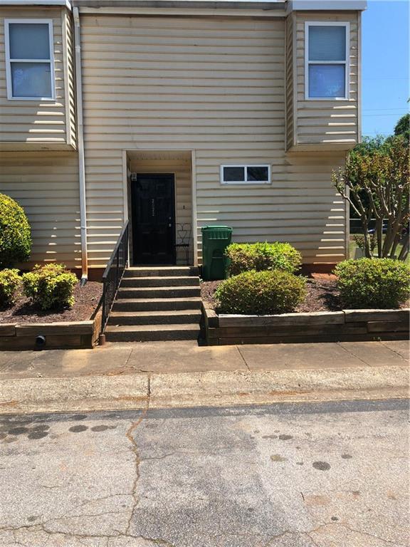 Main Entrance - 2022 Oak Park Ln
