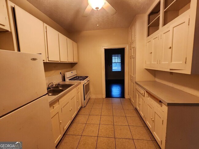 Building Photo - 1503 S Dixon Dr