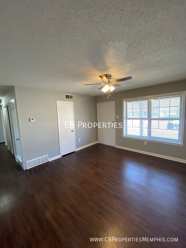 Foto del edificio - 5374 Zodiac Rd