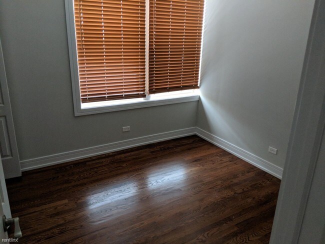 Foto del edificio - 3340 N Marshfield Ave